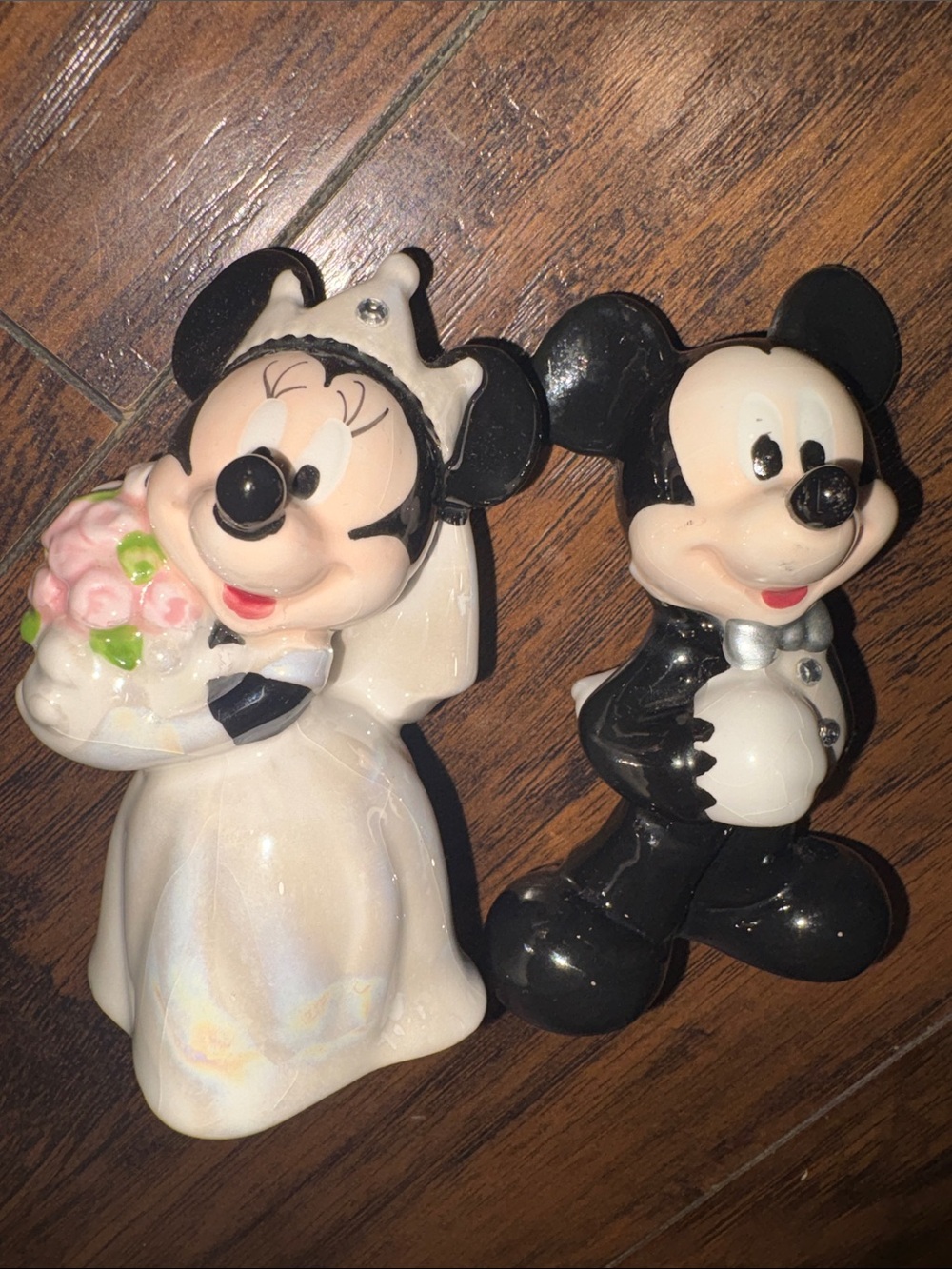 Walt Disney Exclusive Mickey & Minnie Bride and Groom Salt & Pepper Set
